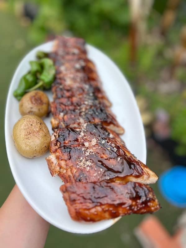 Tira de Costillade Cerdo a la Brasa con Teriyaki en Matahambre Grill , Alcossebre