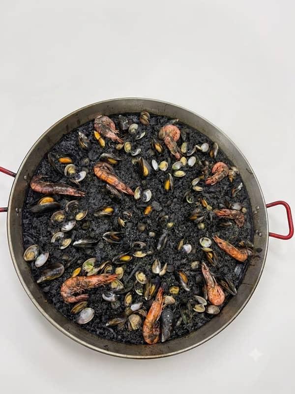 Arroz Negro con Ali Oli en Matahambre Grill , Alcossebre